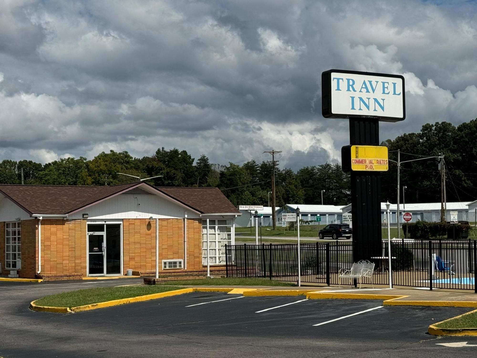 Travel Inn By Oyo Danville Us-29 Buitenkant foto