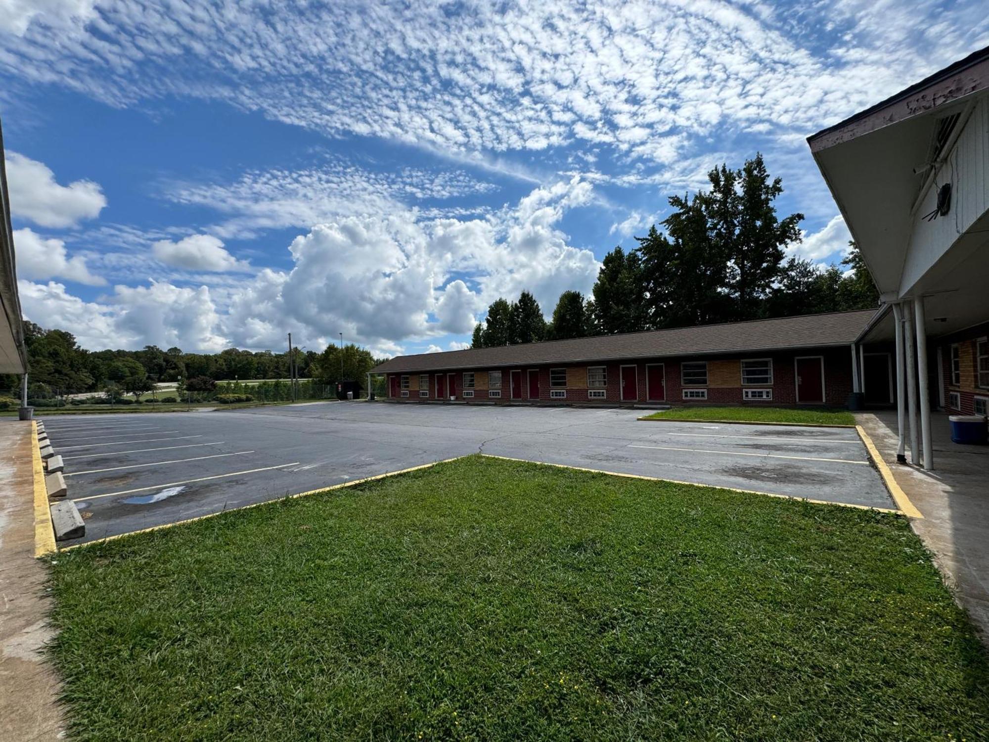 Travel Inn By Oyo Danville Us-29 Buitenkant foto
