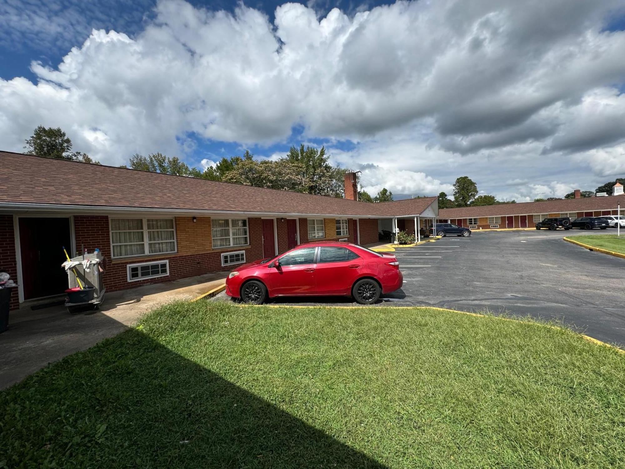 Travel Inn By Oyo Danville Us-29 Buitenkant foto